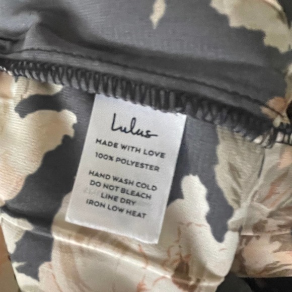 Lulu’s Floral Romper size S - Picture 12 of 14